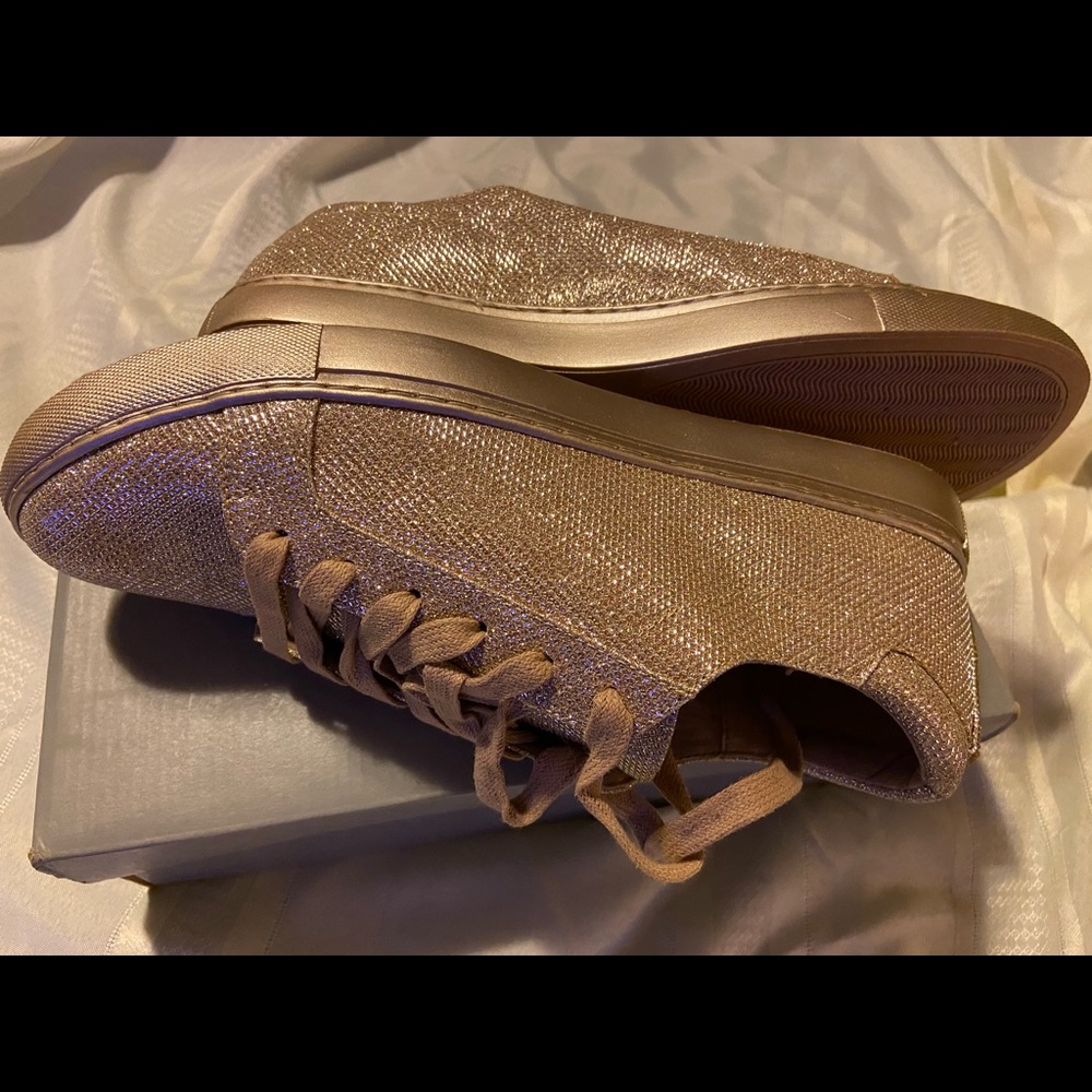 Gold Sneakers Tie-Ups